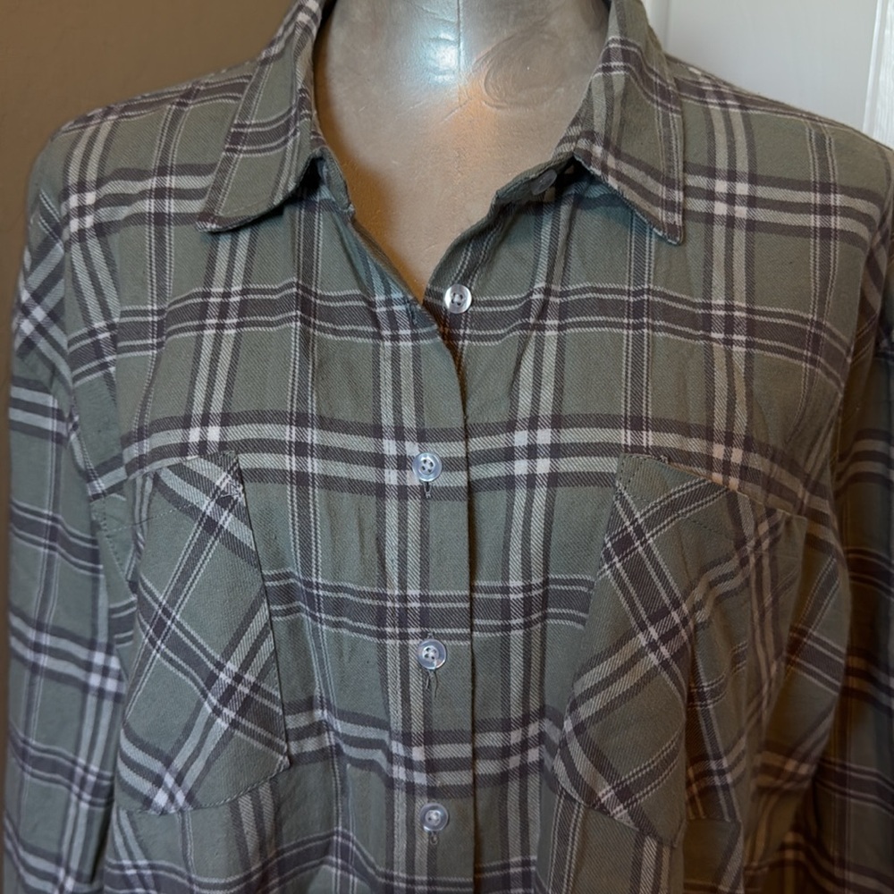 RSQ Women’s Flannel Cropped Button Down Top New No Tag Plaid Size Medium - Picture 3 of 14